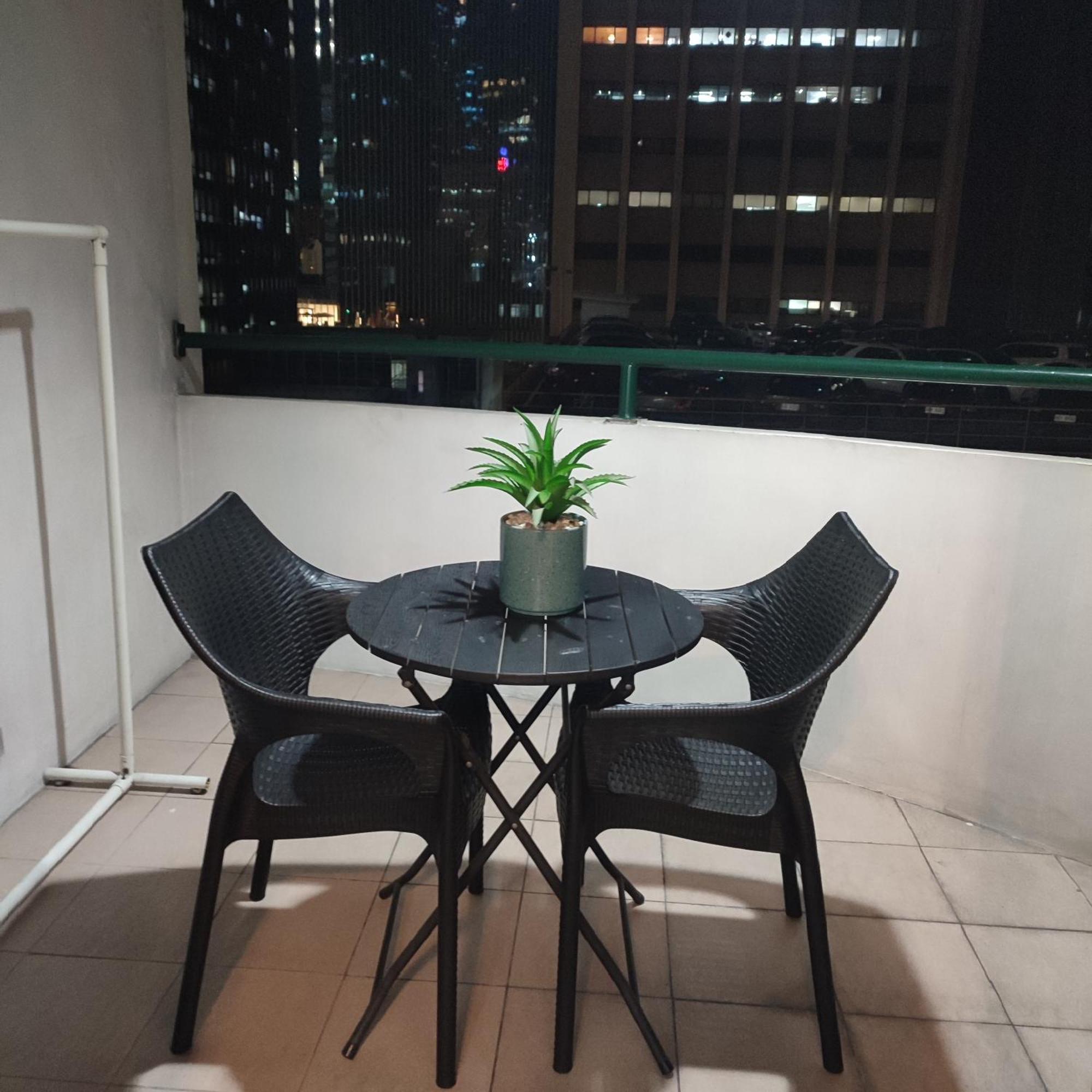 Appartamento Superior 2 BR in Salcedo Makati Manila Esterno foto